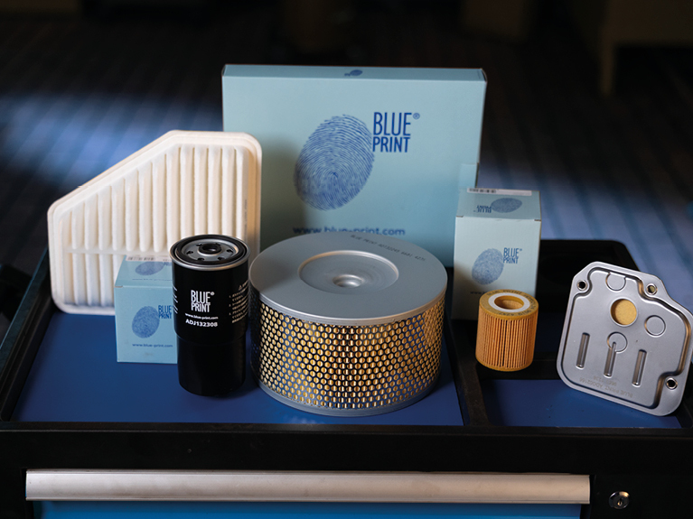 Ассортимент фильтров Blue Print на тележке